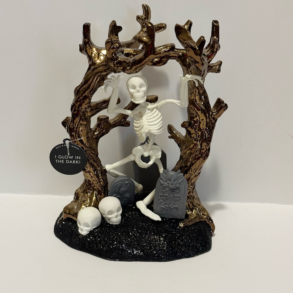 Bath & Body Works Glow In the Dark Dancing Skeleton 3 Wick Candle Holder